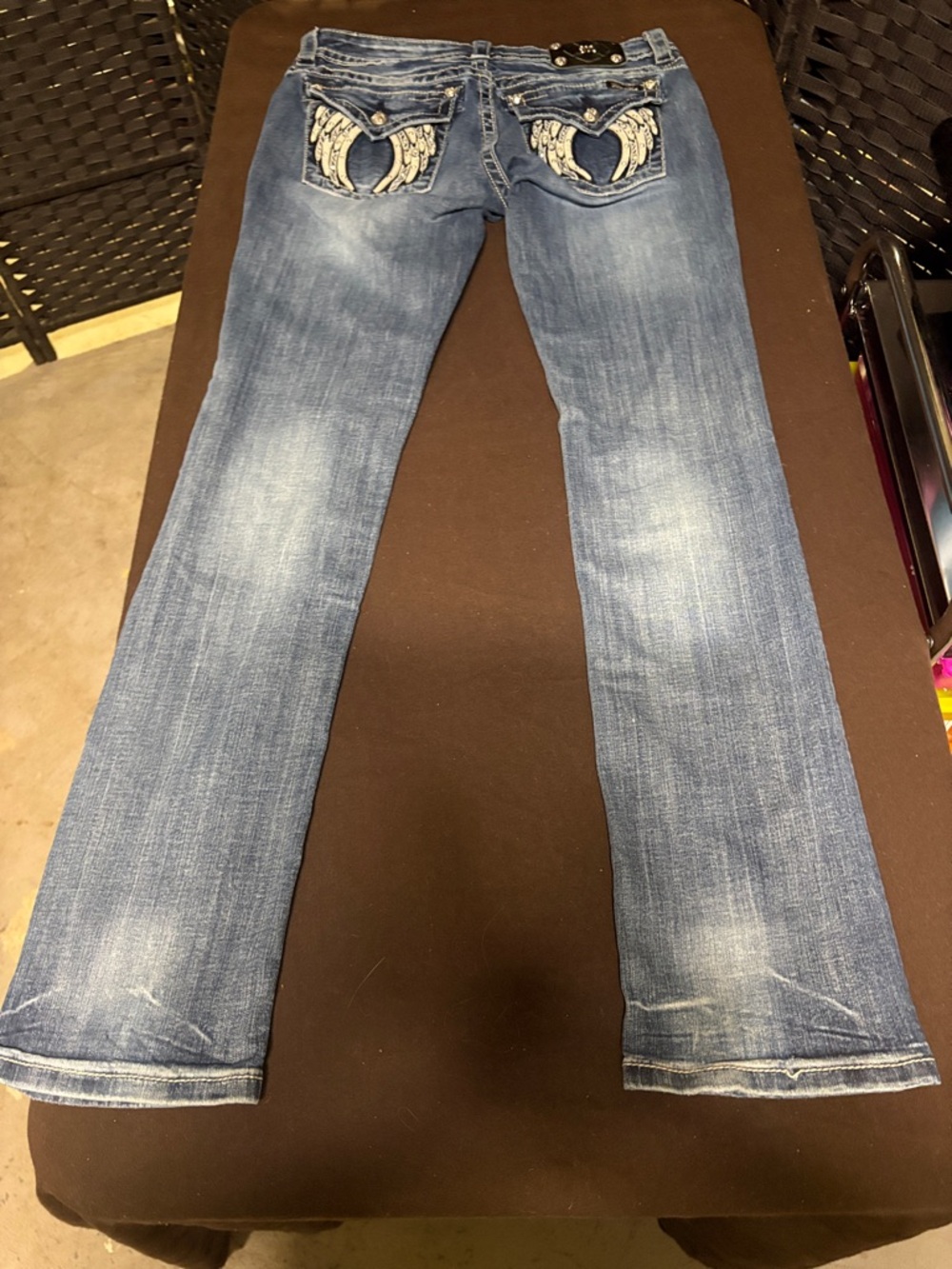 Miss Me signature Straight leg Jeans in Blue Wash Size 30 with an inseam of 31 - Picture 4 of 6